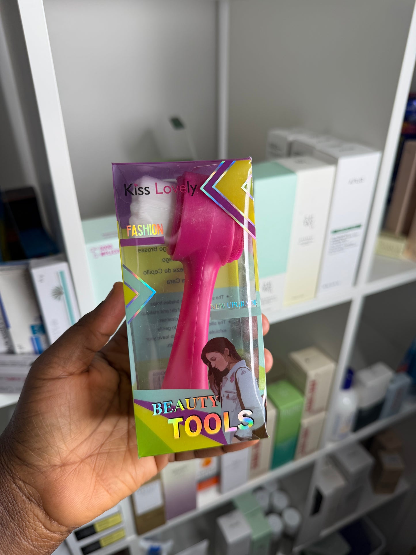 KISS LOVELY FACIAL CLEANSING BRUSH – DEEP PORE CLEAN & GENTLE EXFOLIATION